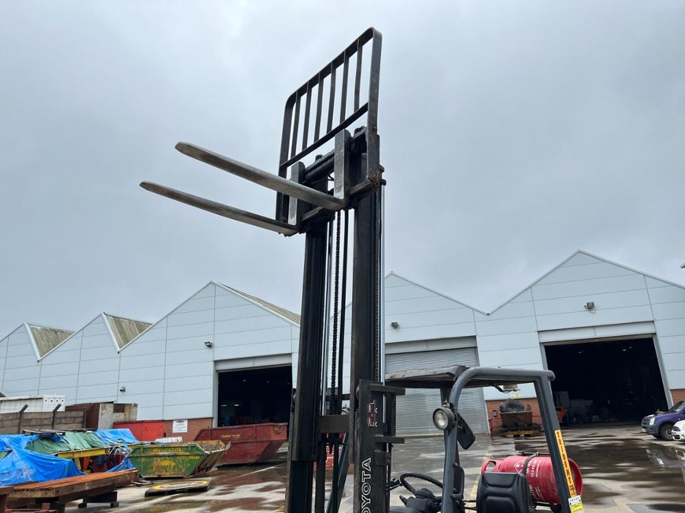 TOYOTA 42-7FGF20  2001